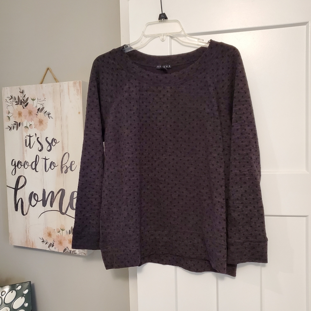 Tribal sweatshirt, size xl